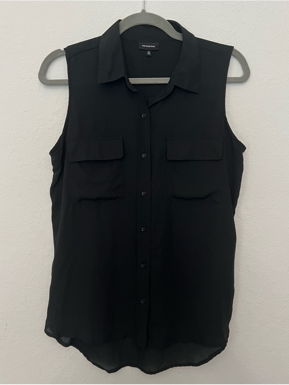 Who What Wear Black Sleeveless Button-Front Top